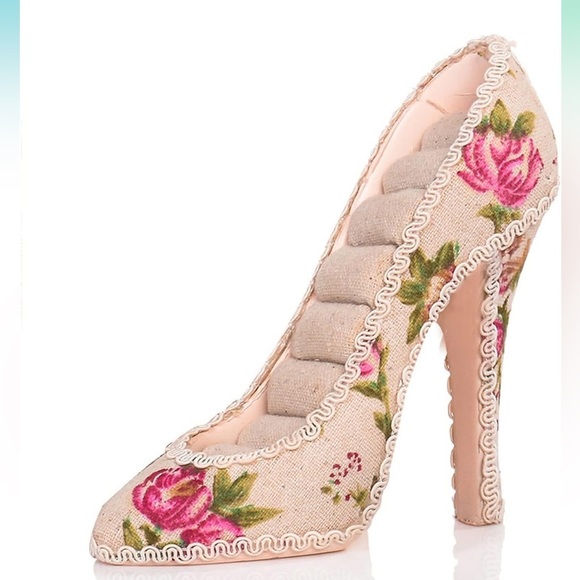 NEW
Jewelry Storage Rack, Dress Shoe Model Jewelry Holder. Holds 8 rings.
0132 - Picture 2 of 3